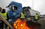 No leader, lots of anger: can France's 'yellow vests' become a political force?